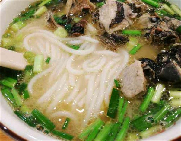 子宸什夹婆乌鸡米线