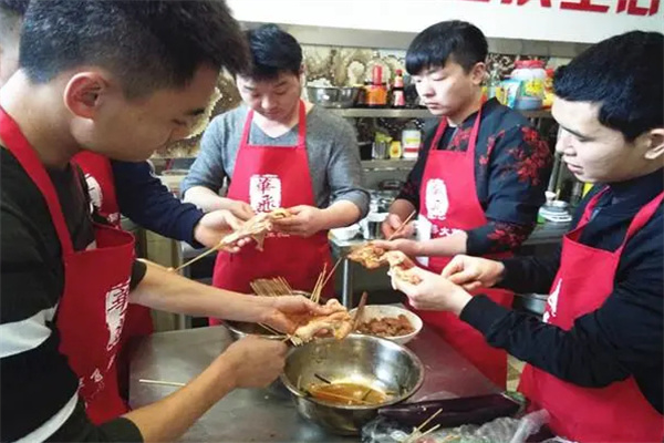 华飞餐饮培训加盟费