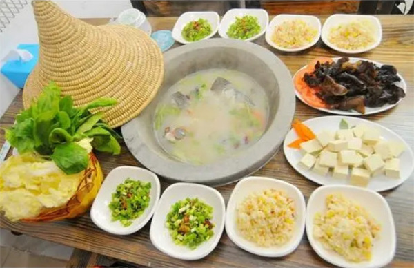 云中鱼蒸汽石锅鱼