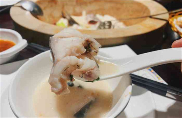 云中鱼蒸汽石锅鱼