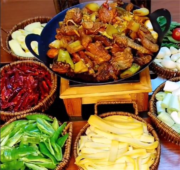 居宴沂蒙山铁锅炒鸡加盟