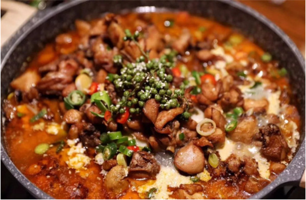 豆小涮藤椒豆花鸡创意双拼锅：味觉盛宴，舌尖上的美妙之旅