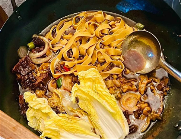 张哈星炉边菜加盟费