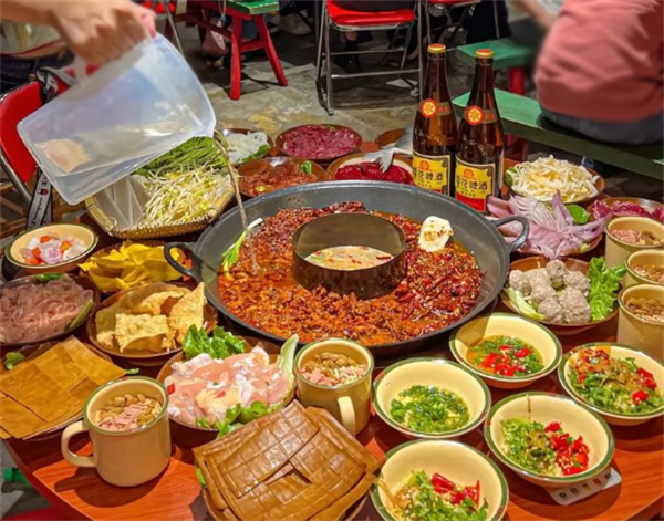 锅倌俚呱呱老火锅加盟费