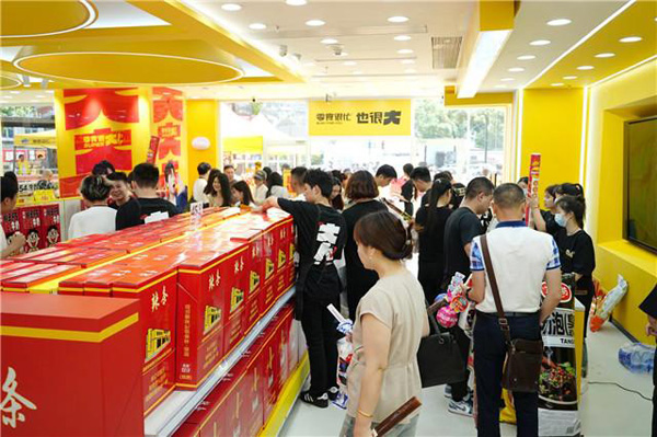 “零食很大”新店再变“大”，新添“零食很辣”！