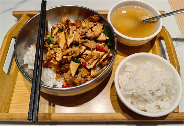 小呗侬环江香牛饭