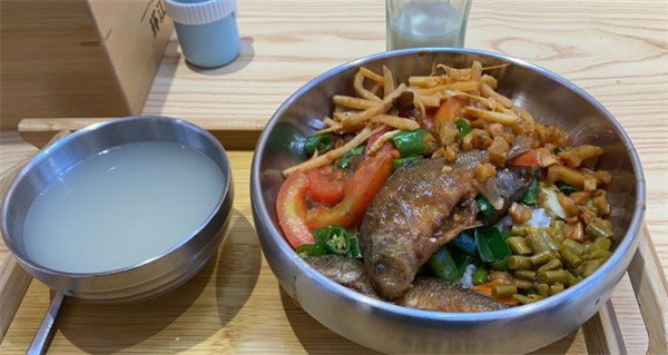 小呗侬环江香牛饭