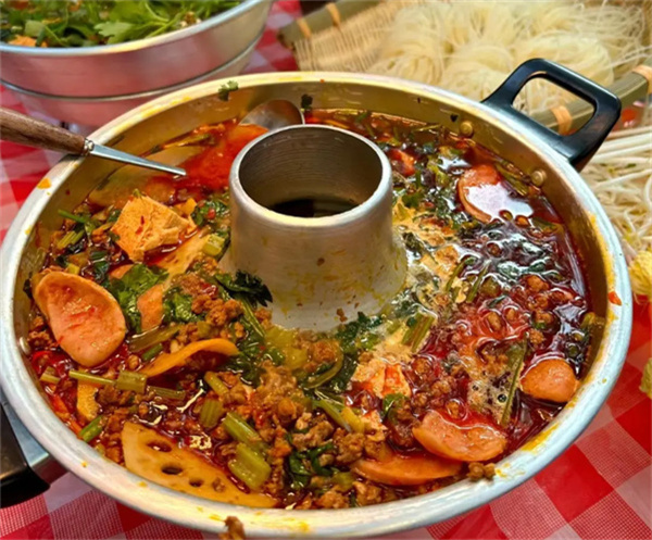 碰湘地火锅米粉