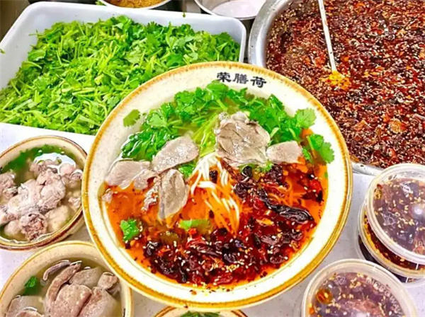 荣膳荷