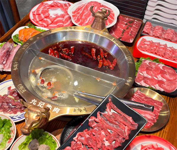 九记鲜切牛肉自助火锅