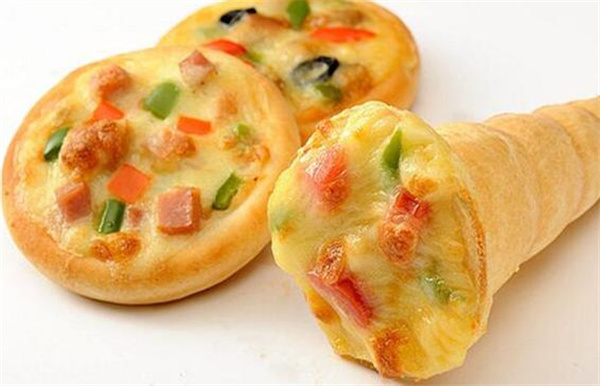 富源手握披萨
