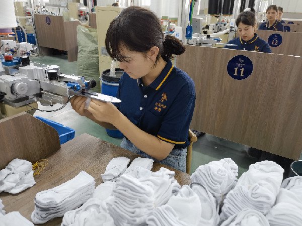 开个袜子加工厂挣钱吗？揭秘行业盈利真相与创业策略！