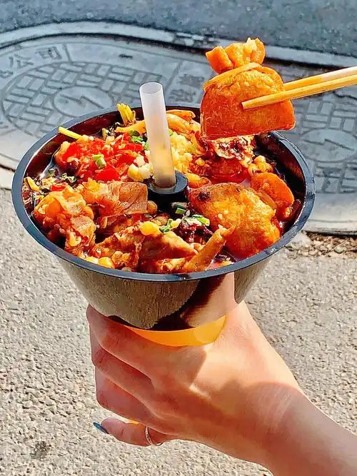2025 餐饮新风口，行走的火锅杯真的挣钱吗？